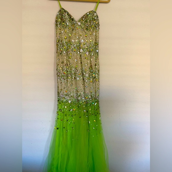 TERANI COUTURE HEAVY BEADED PROM/FORMAL DRESS - Picture 2 of 10
